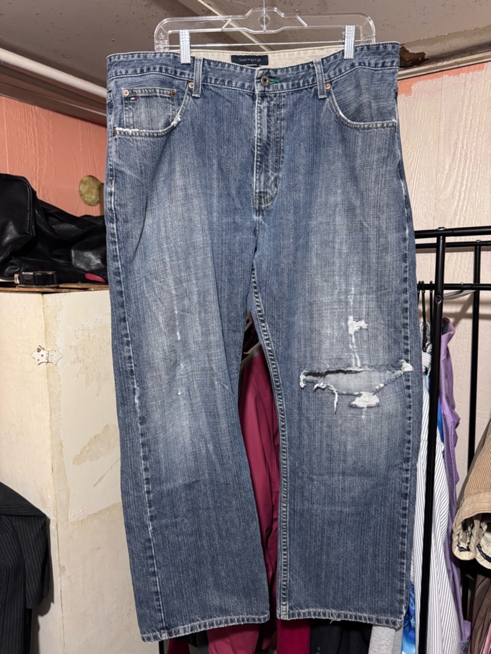 Vintage Tommy Hilfiger Jeans 38x30 Freedom Fit Distressed Light Wash Denim Y2K